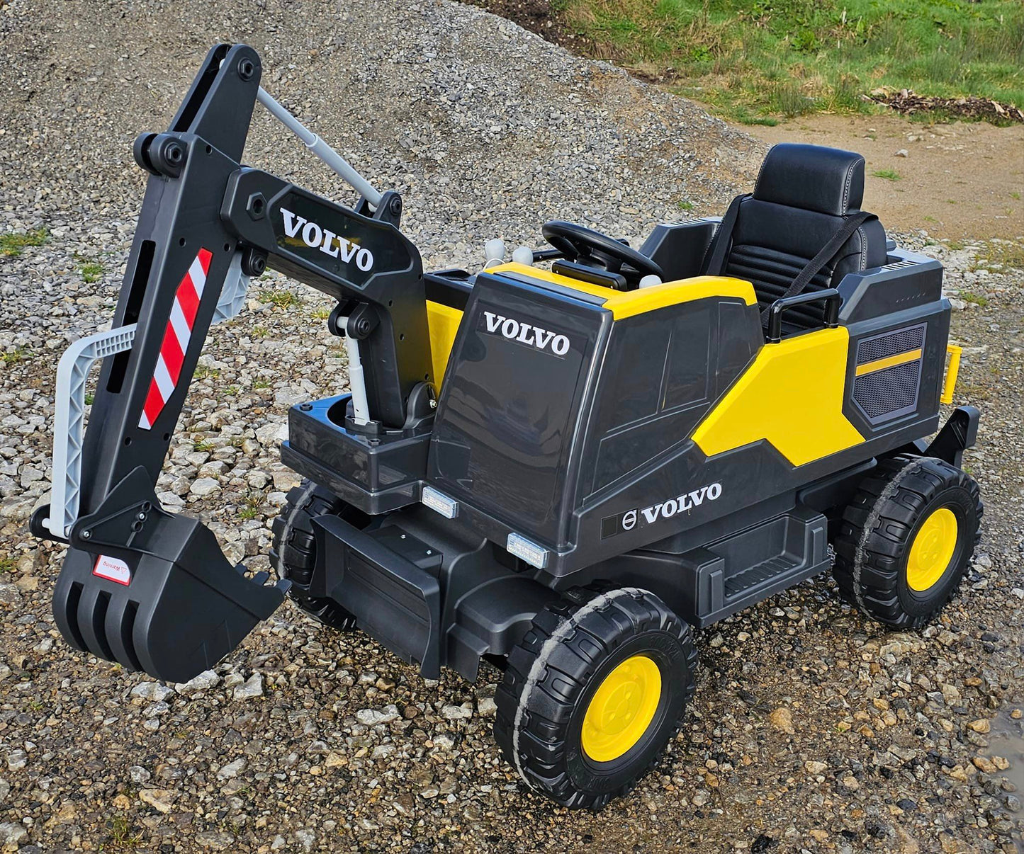 Xmas Club - Volvo Electric Digger Ride On Excavator