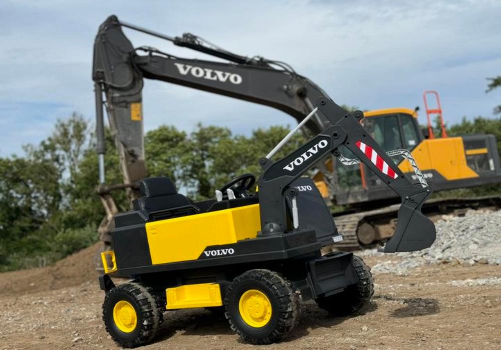 Xmas Club - Volvo Electric Digger Ride On Excavator
