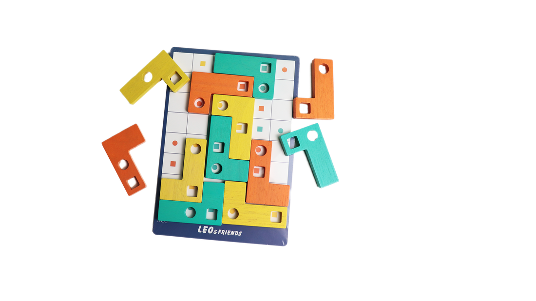 Leo & Friends Wooden L-Shaped Geometric Matching Game – 30 Challenge Cards, Magnetic Puzzle for Kids 3+